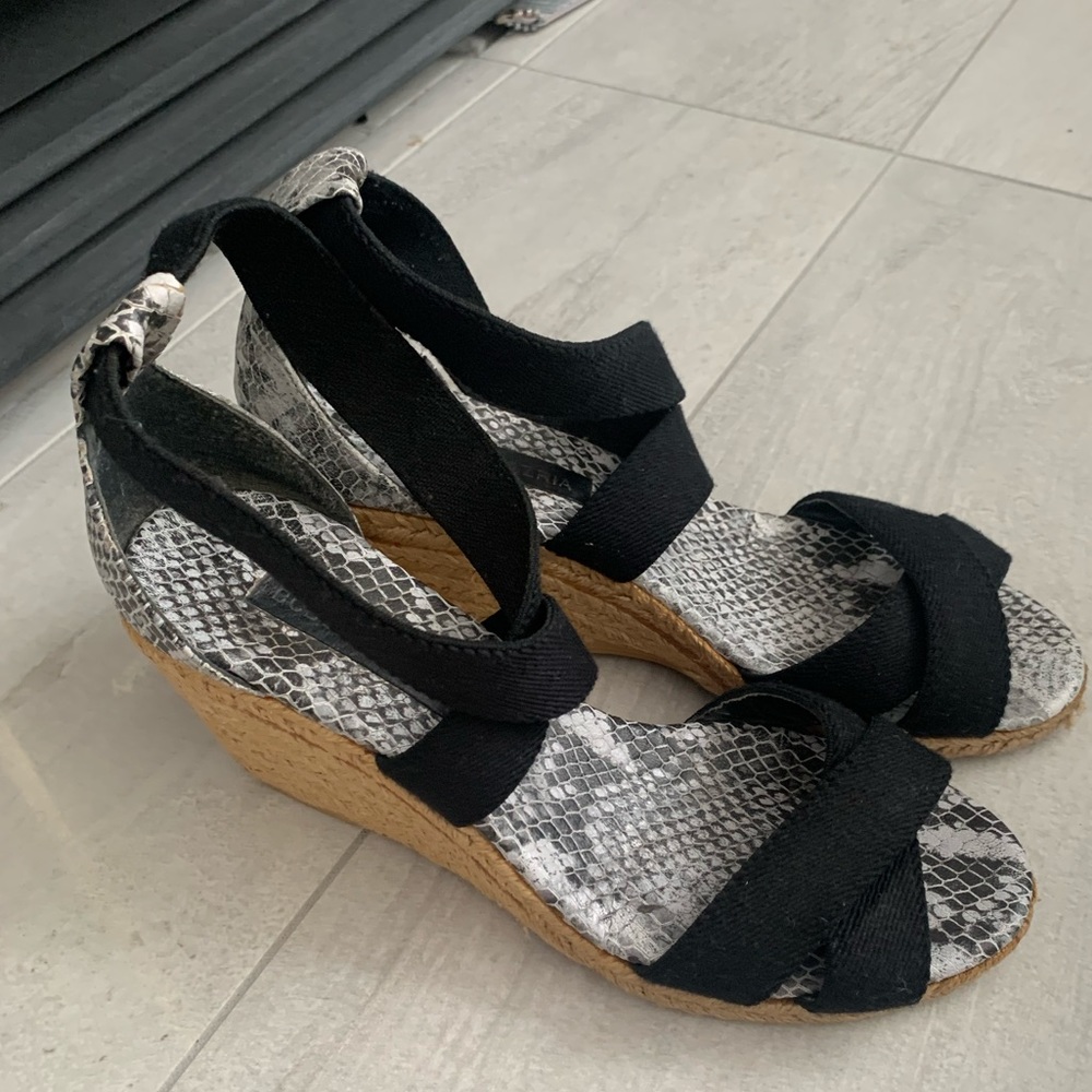 BCBG wedges